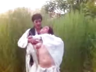 రుబ్ మి ది రైట్ వే వీడియో (విక్కీ చేజ్)